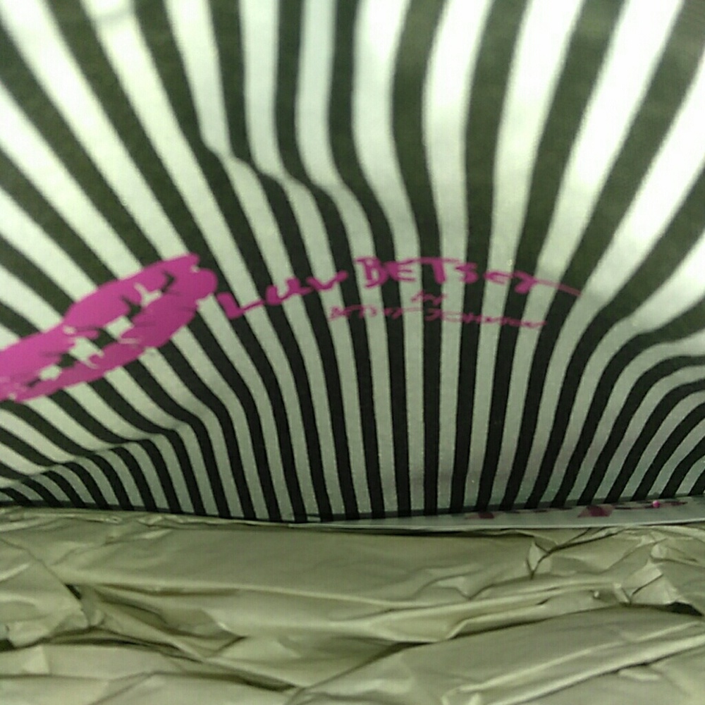 Betset johnson - Picture 4 of 6